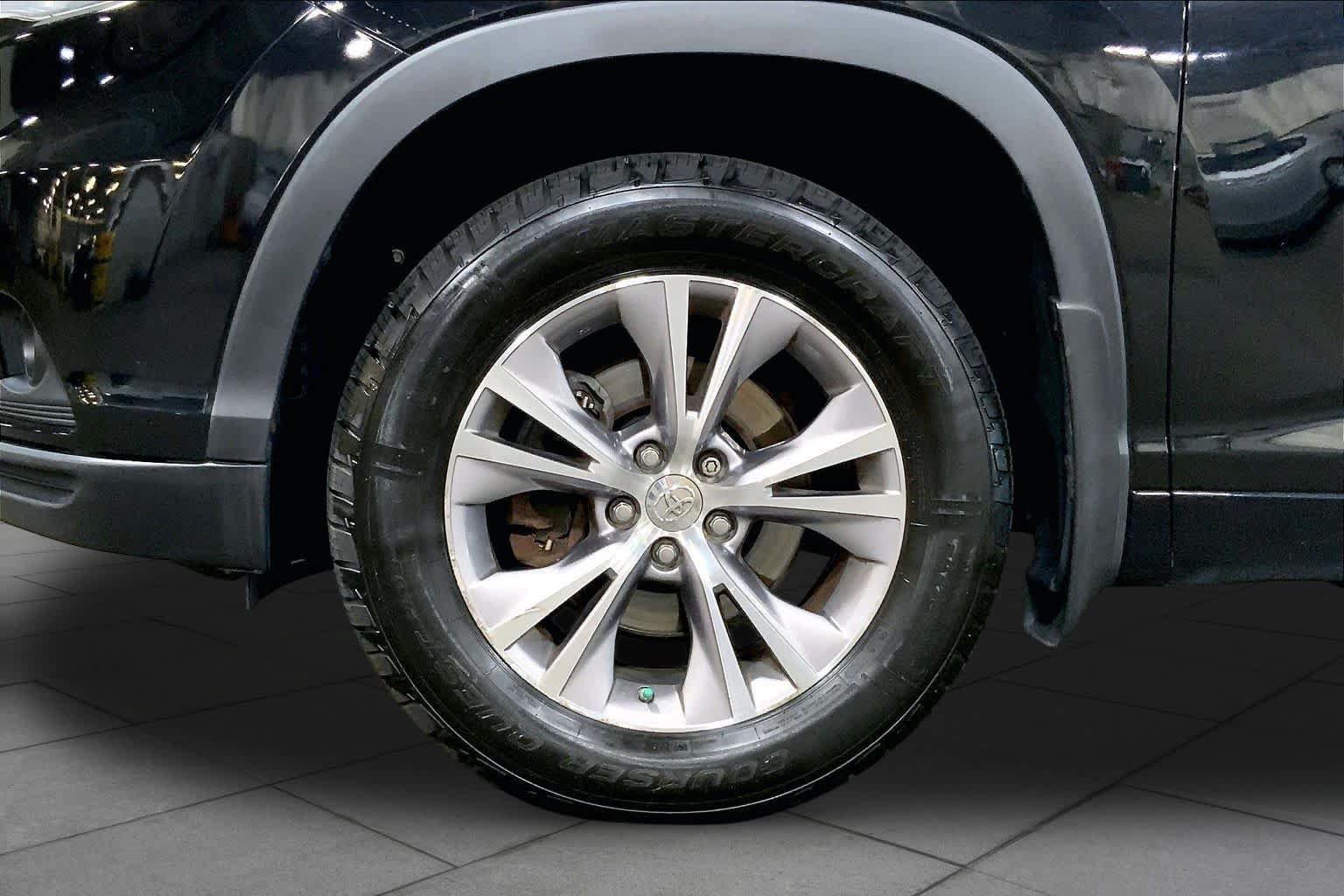 Used 2015 Toyota Highlander XLE AWD/4WD image 11