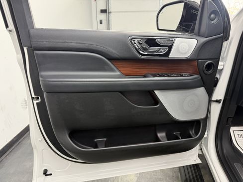 Used 2022 Lincoln Navigator Reserve w/ Equipment Group 201A image 11