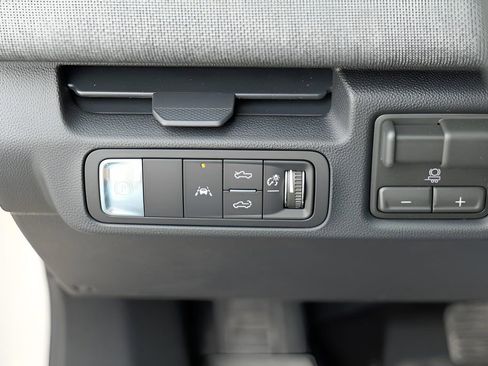 New 2026 GMC Sierra EV Elevation image 18