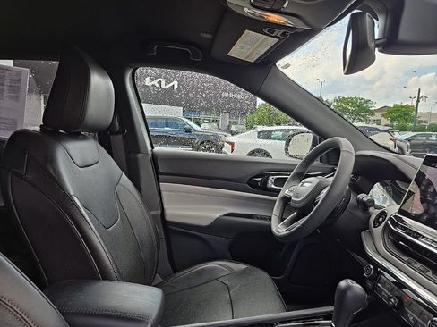 Used 2023 Jeep Compass Limited AWD/4WD image 36