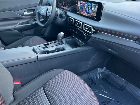 New 2026 Nissan Sentra SR FWD image 18