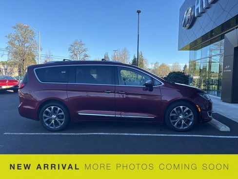 Used 2017 Chrysler Pacifica Limited w/ Advanced Safetytec Group image 5