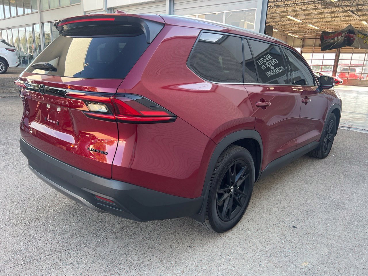 Used 2025 Toyota Grand Highlander FWD image 4
