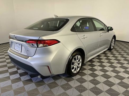 Used 2025 Toyota Corolla LE FWD image 9
