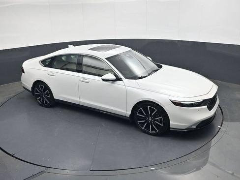 Used 2024 Honda Accord Touring image 19