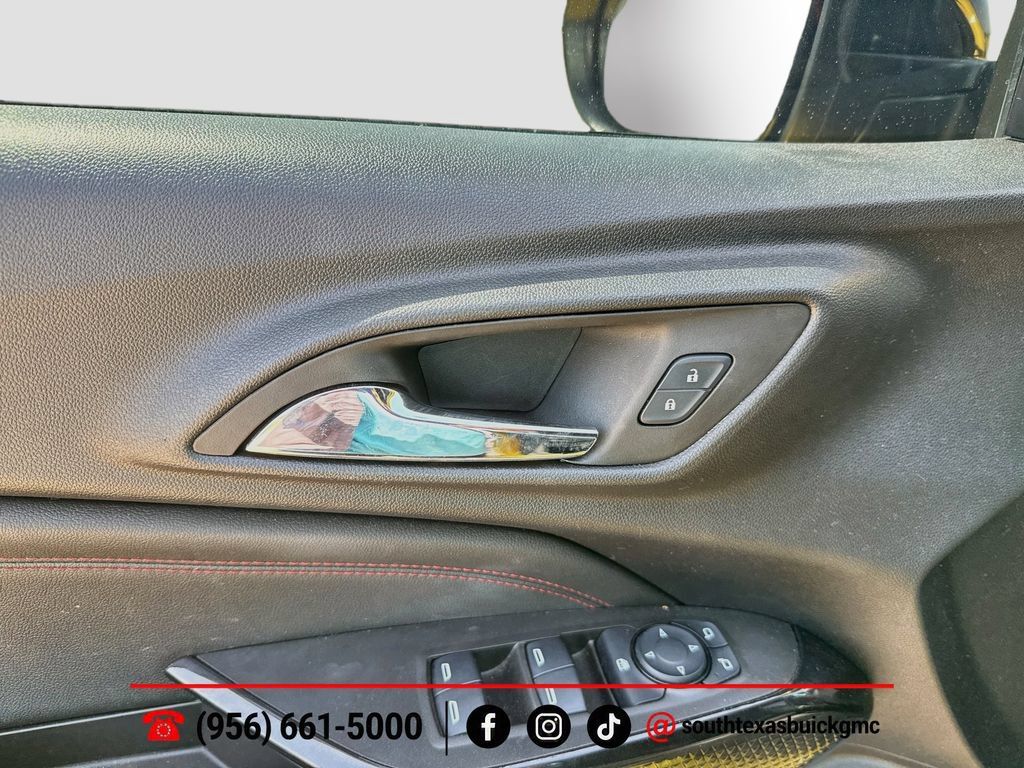 Used 2025 Chevrolet Trax RS w/ Sunroof Package FWD image 10