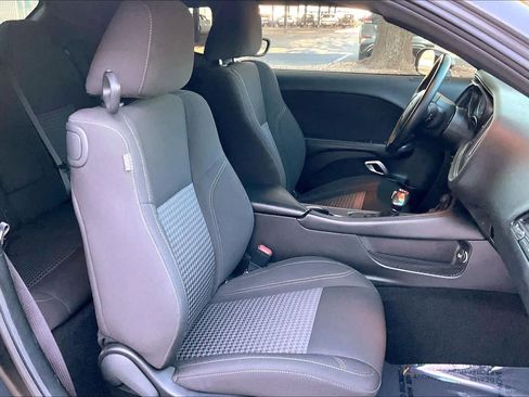 Used 2023 Dodge Challenger SXT image 7