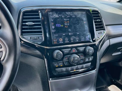 Certified 2022 Jeep Grand Cherokee Laredo X RWD image 15