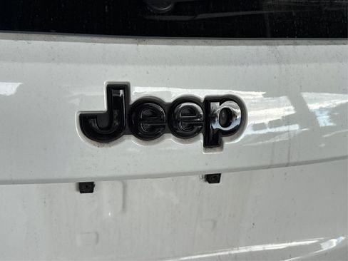 Used 2021 Jeep Grand Cherokee Laredo X image 18