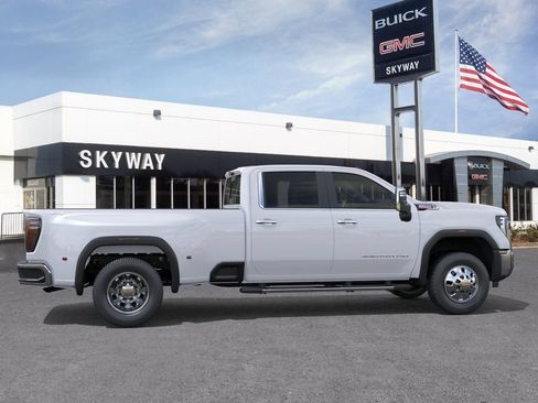 New 2026 GMC Sierra 3500 SLT w/ SLT Premium Package AWD/4WD image 5