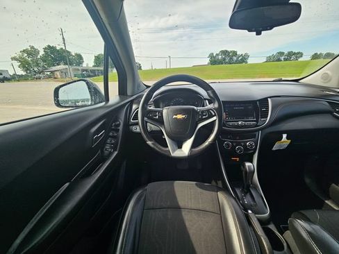 Used 2022 Chevrolet Trax LT w/ Driver Confidence Package AWD/4WD image 13
