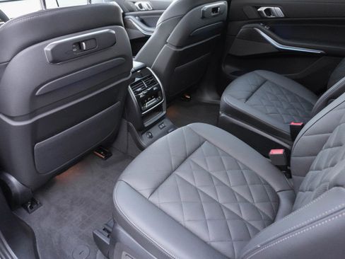 Certified 2025 BMW X7 xDrive40i image 31