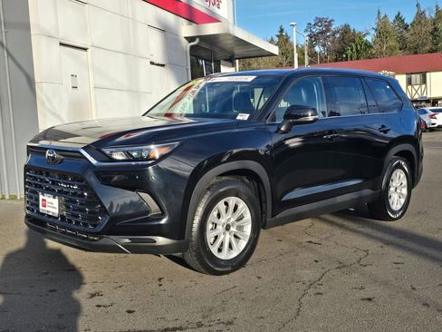 Certified 2025 Toyota Grand Highlander XLE image 3