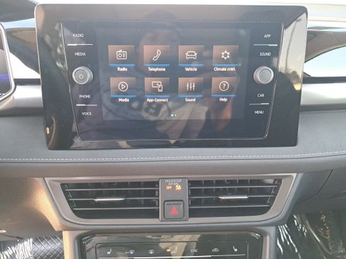 New 2026 Volkswagen Taos SE image 11