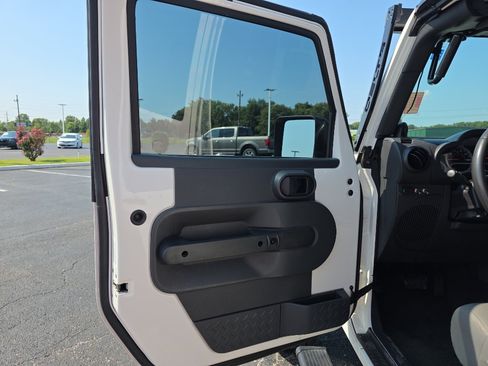 Used 2010 Jeep Wrangler Unlimited Sport AWD/4WD image 12