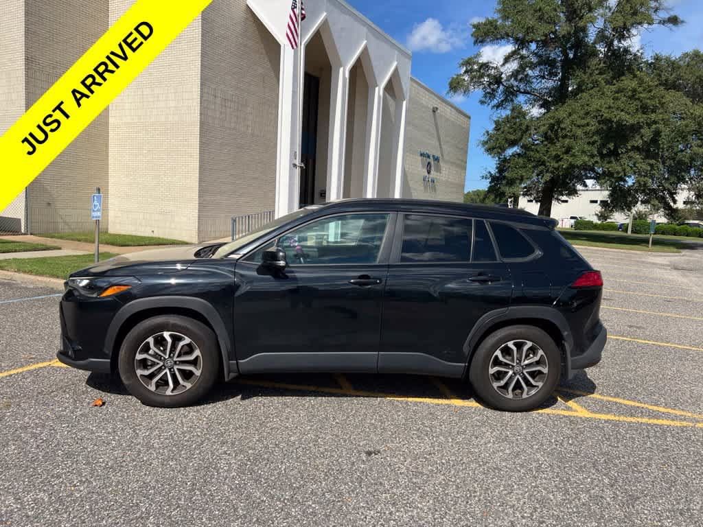 Used 2024 Toyota Corolla Cross AWD Hybrid w/ Moonroof Package image 2