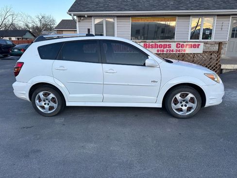 Used 2007 Pontiac Vibe w/ Sun And Sound Package image 9