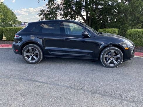 Used 2025 Porsche Macan AWD/4WD image 2