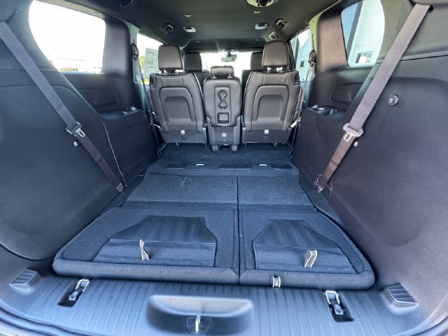 New 2027 Chrysler Pacifica Select FWD image 13