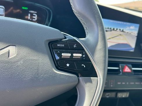 Certified 2024 Kia Niro EX FWD image 17