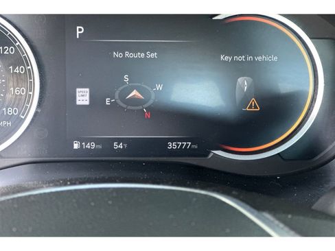 Used 2024 Genesis G70 2.5T image 30