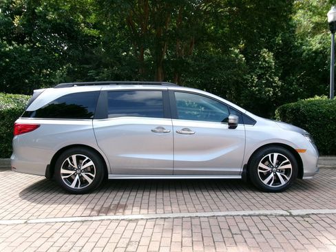 Used 2023 Honda Odyssey Touring image 4