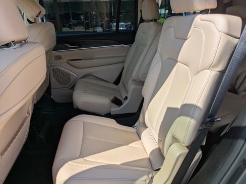 Used 2022 Jeep Grand Cherokee L Limited image 16