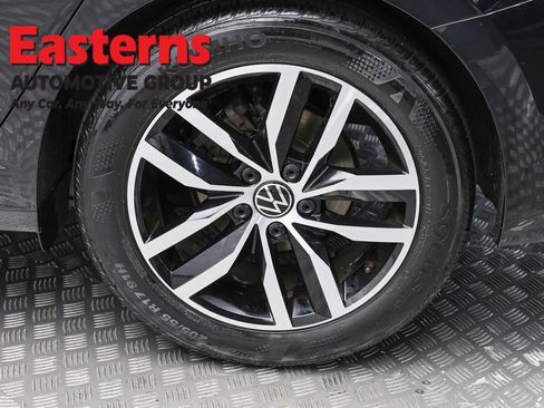 Used 2025 Volkswagen Jetta SE FWD image 8