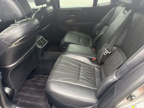 Used 2018 Lexus LS 500h AWD w/ Luxury Package image 10