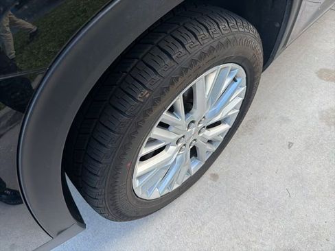 Used 2024 GMC Acadia Elevation image 4