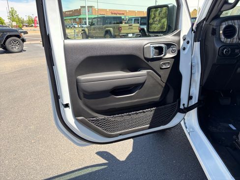 New 2026 Jeep Gladiator Sport AWD/4WD image 16
