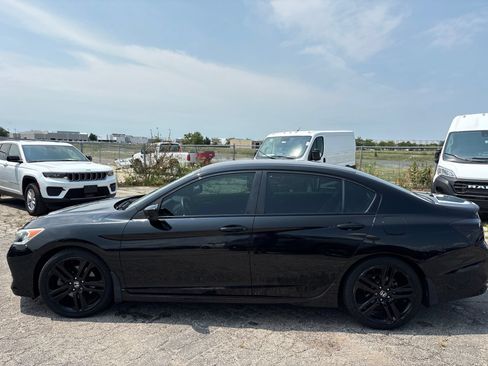 Used 2017 Honda Accord Sport image 8