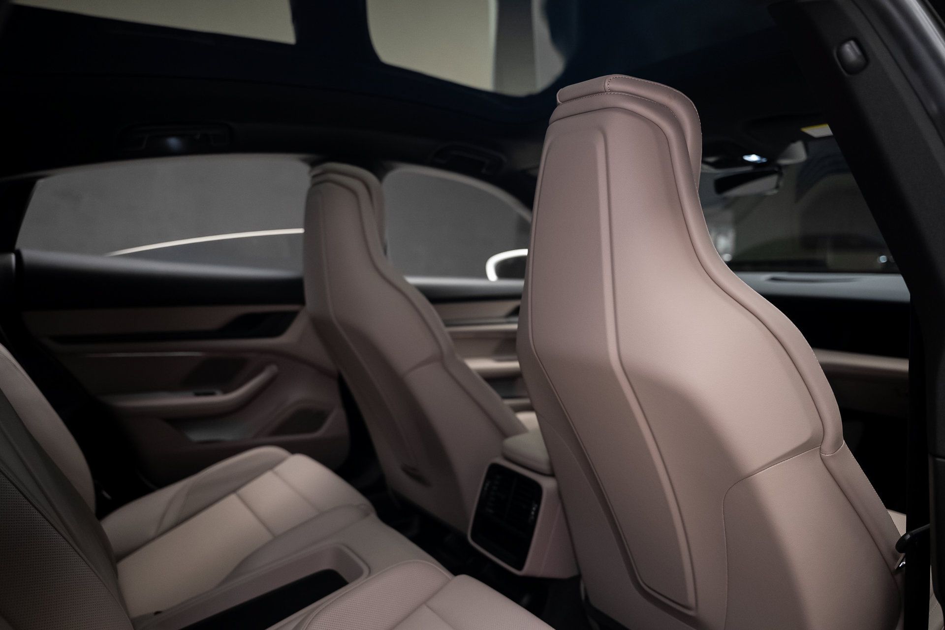 Used 2022 Porsche Taycan RWD image 66