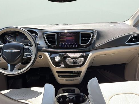 Used 2018 Chrysler Pacifica Limited w/ Advanced Safetytec Group FWD image 21