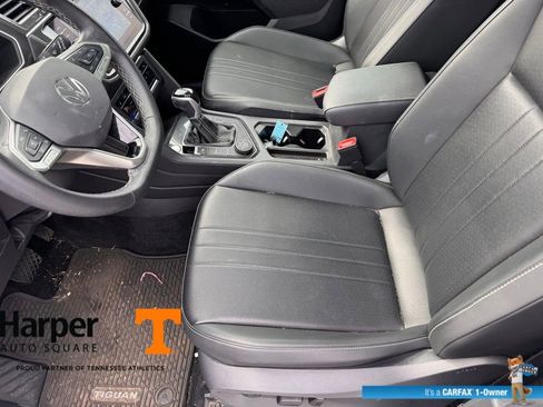 Used 2024 Volkswagen Tiguan SE w/ Panoramic Sunroof Package image 13