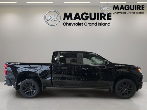Used 2023 Chevrolet Silverado 1500 RST image 2
