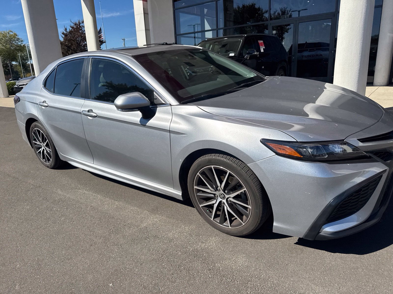 Used 2022 Toyota Camry SE w/ Convenience Package FWD image 15