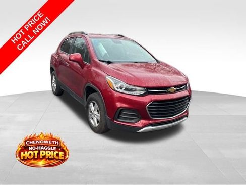 Used 2019 Chevrolet Trax LT w/ LT Convenience Package image 2