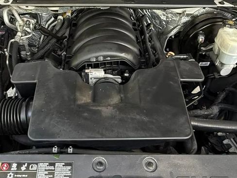 Used 2017 Chevrolet Suburban LT RWD image 17