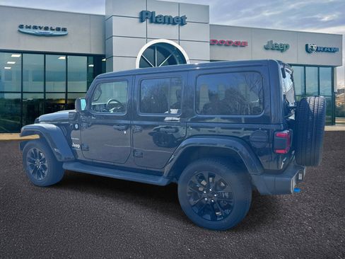 Used 2023 Jeep Wrangler Unlimited Sahara w/ Cold Weather Group AWD/4WD image 3