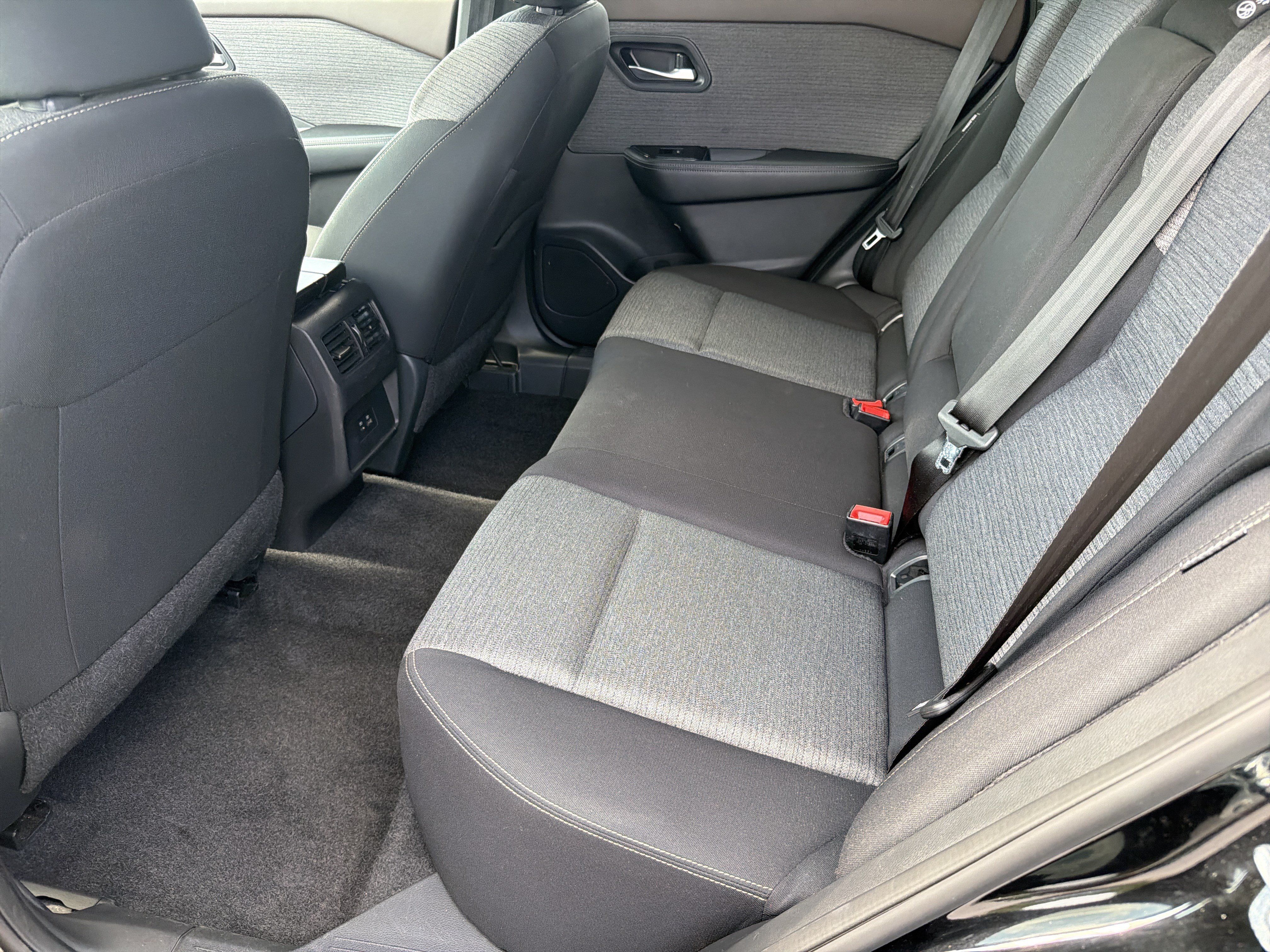 Used 2023 Nissan Rogue SV AWD/4WD image 31