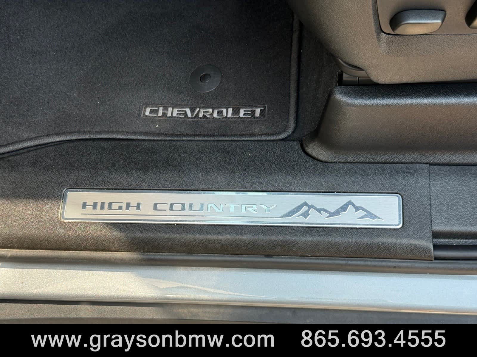 Used 2024 Chevrolet Suburban High Country w/ Premium Package AWD/4WD image 12