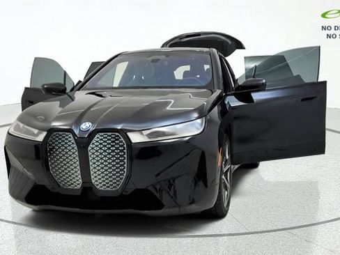 Used 2024 BMW iX xDrive50 w/ Sport Package AWD/4WD image 13