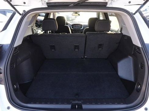 Used 2024 GMC Terrain SLE image 7