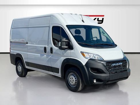 Used 2023 RAM ProMaster 2500 w/ Driver Convenience Group FWD image 1