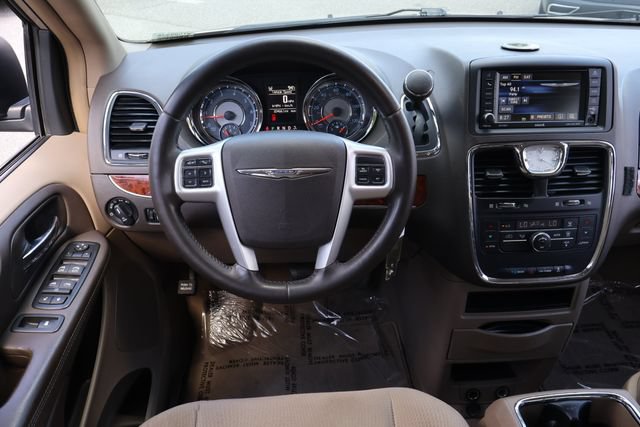 Used 2015 Chrysler Town & Country Touring FWD image 14