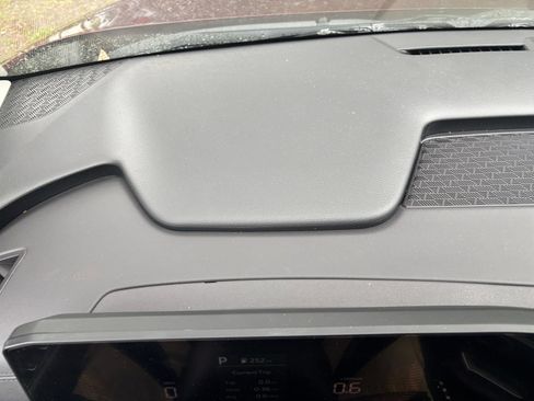 Used 2026 Kia Carnival FWD image 37