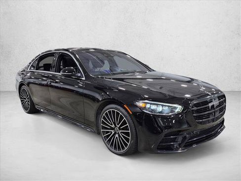 Used 2022 Mercedes-Benz S 500 4MATIC w/ AMG Line Package image 3