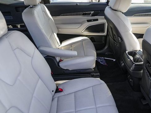 Certified 2024 Kia Telluride EX w/ EX Captain's Chair Package image 18