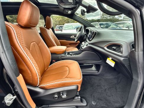 New 2026 Chrysler Pacifica Pinnacle image 28
